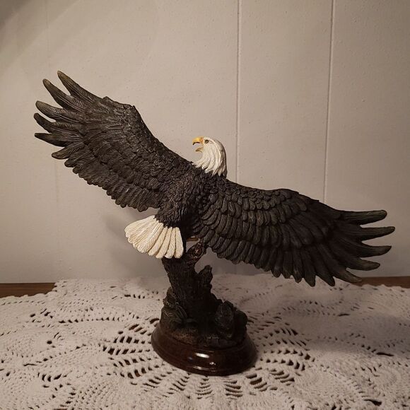 Bradford Exchange "Valley Kings" from Wings of Power Collection Eagle Statue - Picture 2 of 6